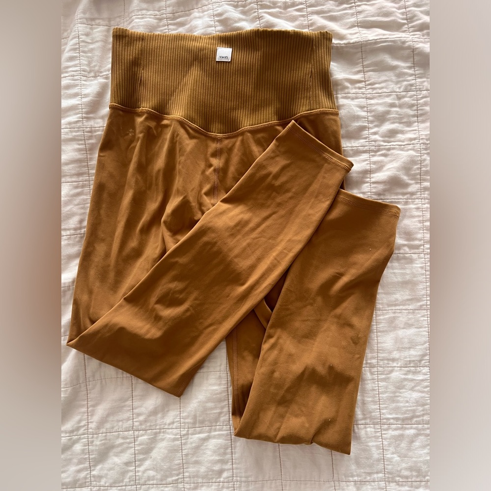 Vuori size small leggings